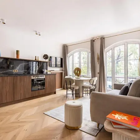 Luxurious & 2bd For 4 Parijs